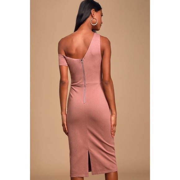 Lulu’s “Deja Vu” Mauve Off Shoulder Midi Dress - Picture 3 of 10
